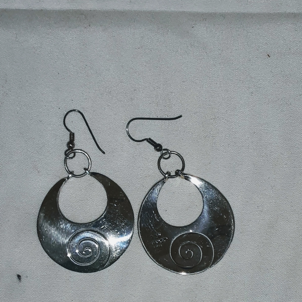 Jewelry - Picture 2 of 2